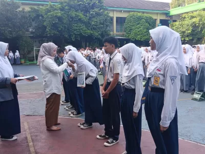 Penyerahan Penghargaan Beasiswa Akademik