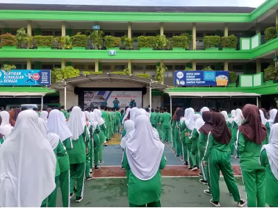 Senam Bersama Semua Siswa/i Beserta Dewan Guru dan Staff